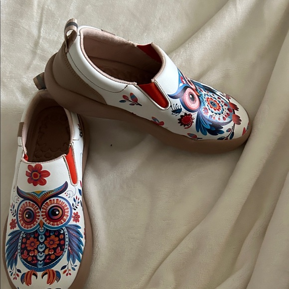 UIN Shoes - UIN Women's Owl Design Slip-On Shoes - White and Brown